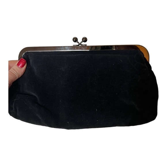 Beaded velvety felt clutch - Picture 3 of 7